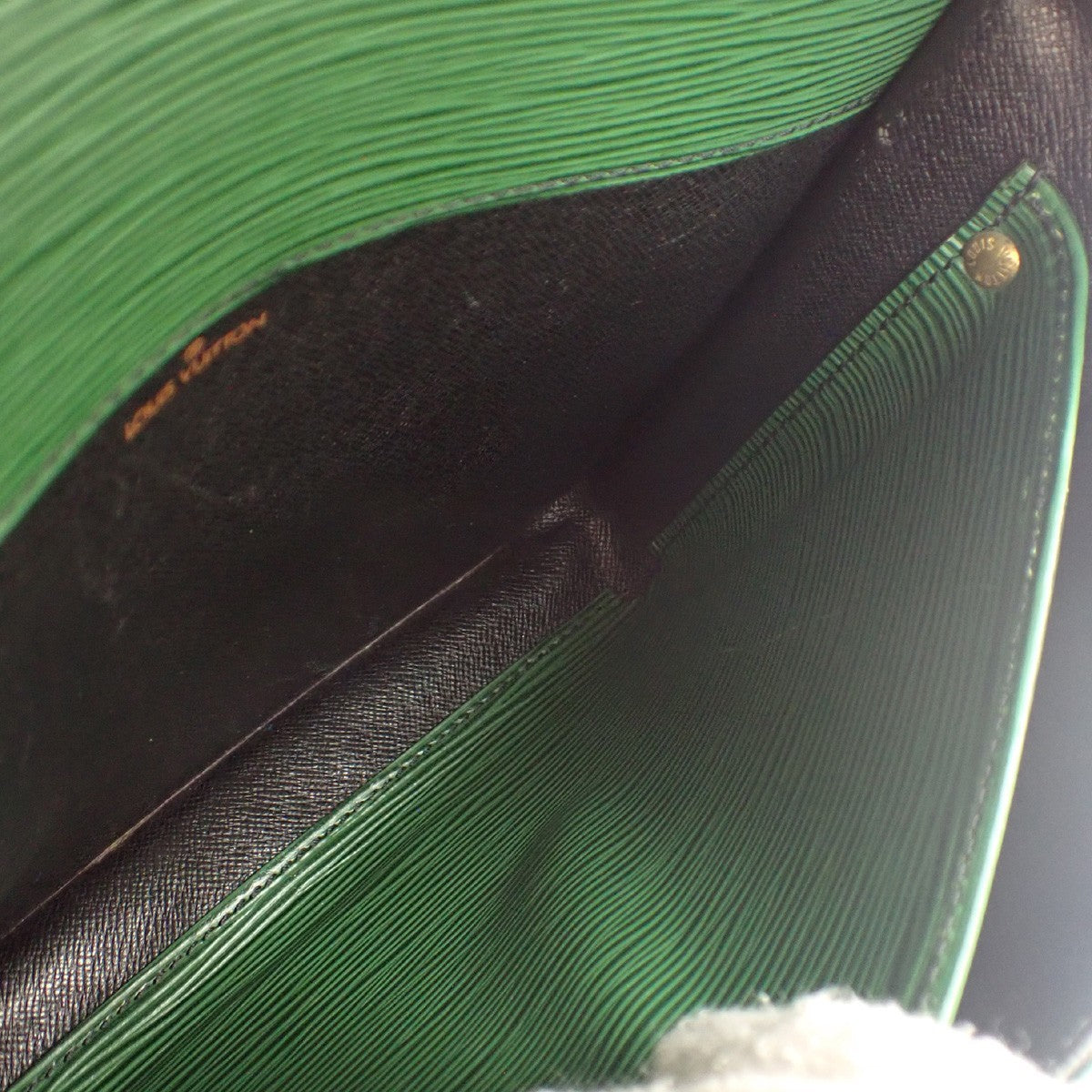 Louis Vuitton Cartouchiere Epi Leather Green Leather Handbag (Pre-Owned)