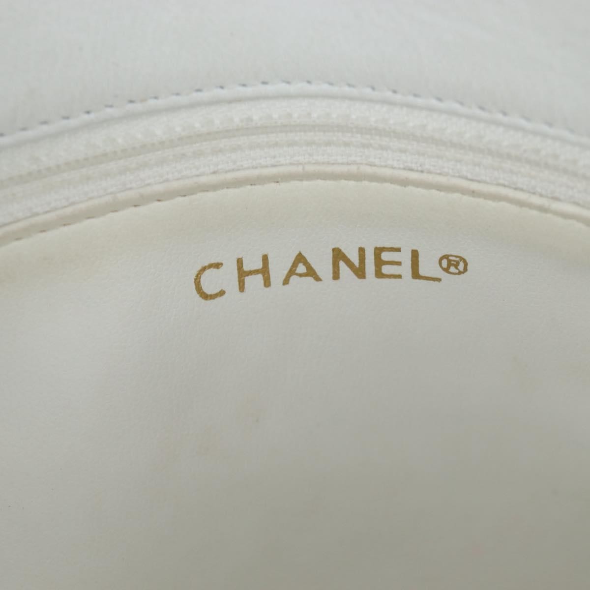 Chanel Shoulder Quilted Leather White Leather Shoulder Bag Bag (Pre-Owned)