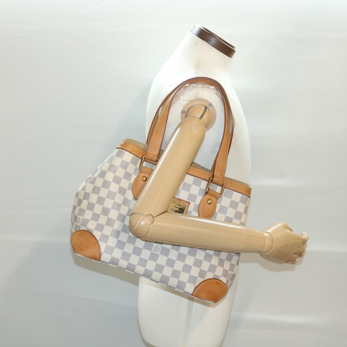 Louis Vuitton Hampstead Damier White Canvas Tote Bag Bag (Pre-Owned)