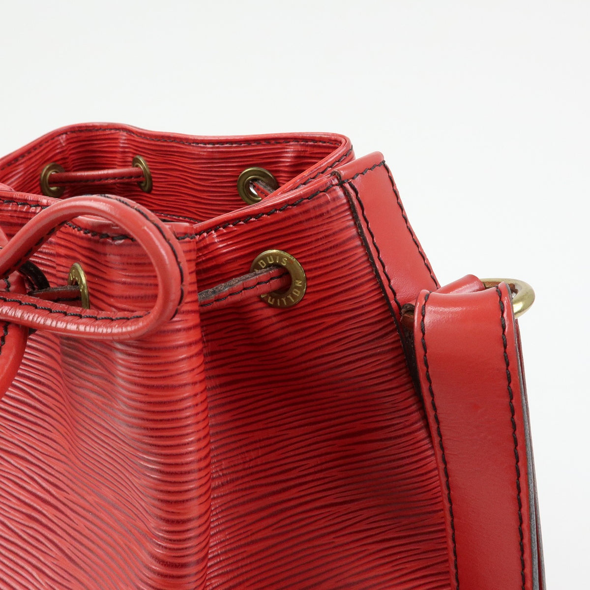Louis Vuitton Petit Noe Epi Leather Red Leather Handbag (Pre-Owned)