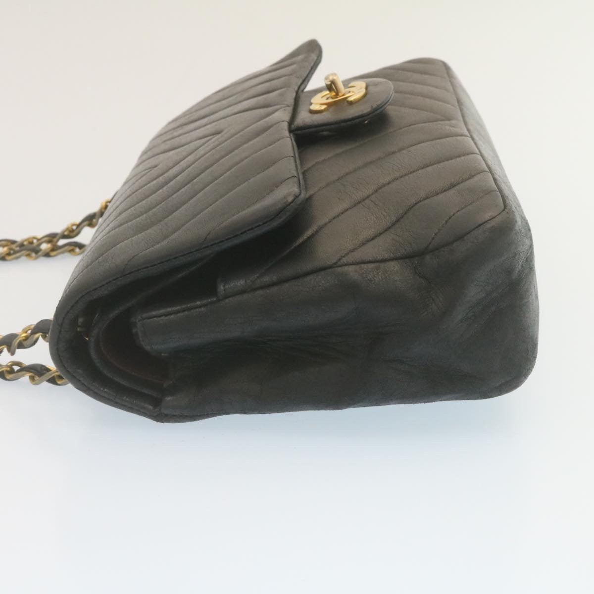 Chanel Vintage Classic Double Flap Chevron Lambskin Black Leather Handbag (Pre-Owned)