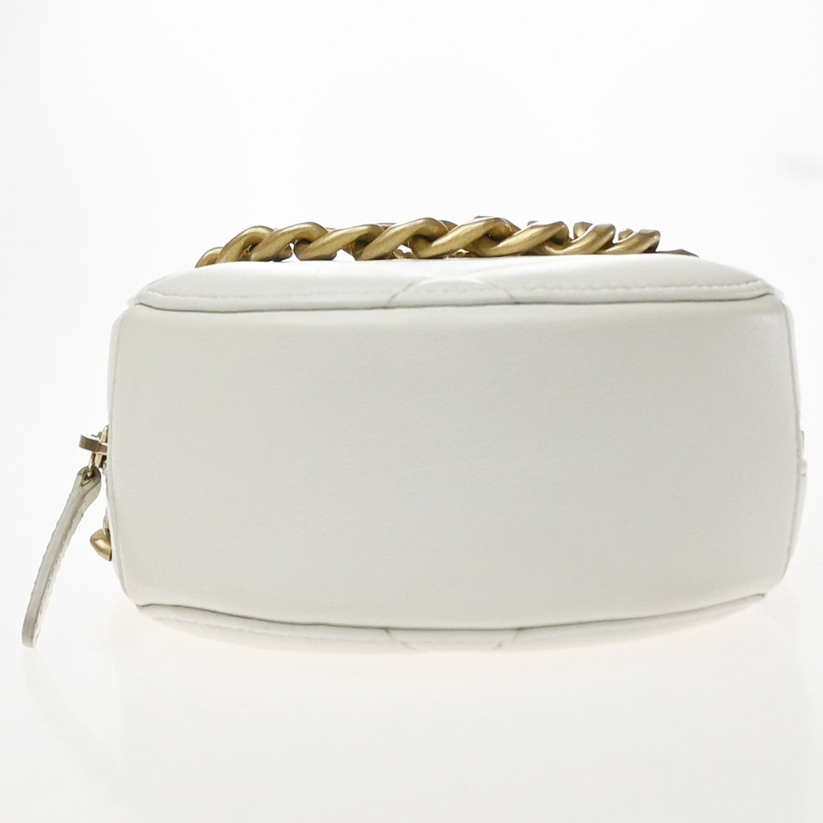 Chanel Chanel 19 Quilted White Leather Clutche & Pouche Bag (Pre-Owned)