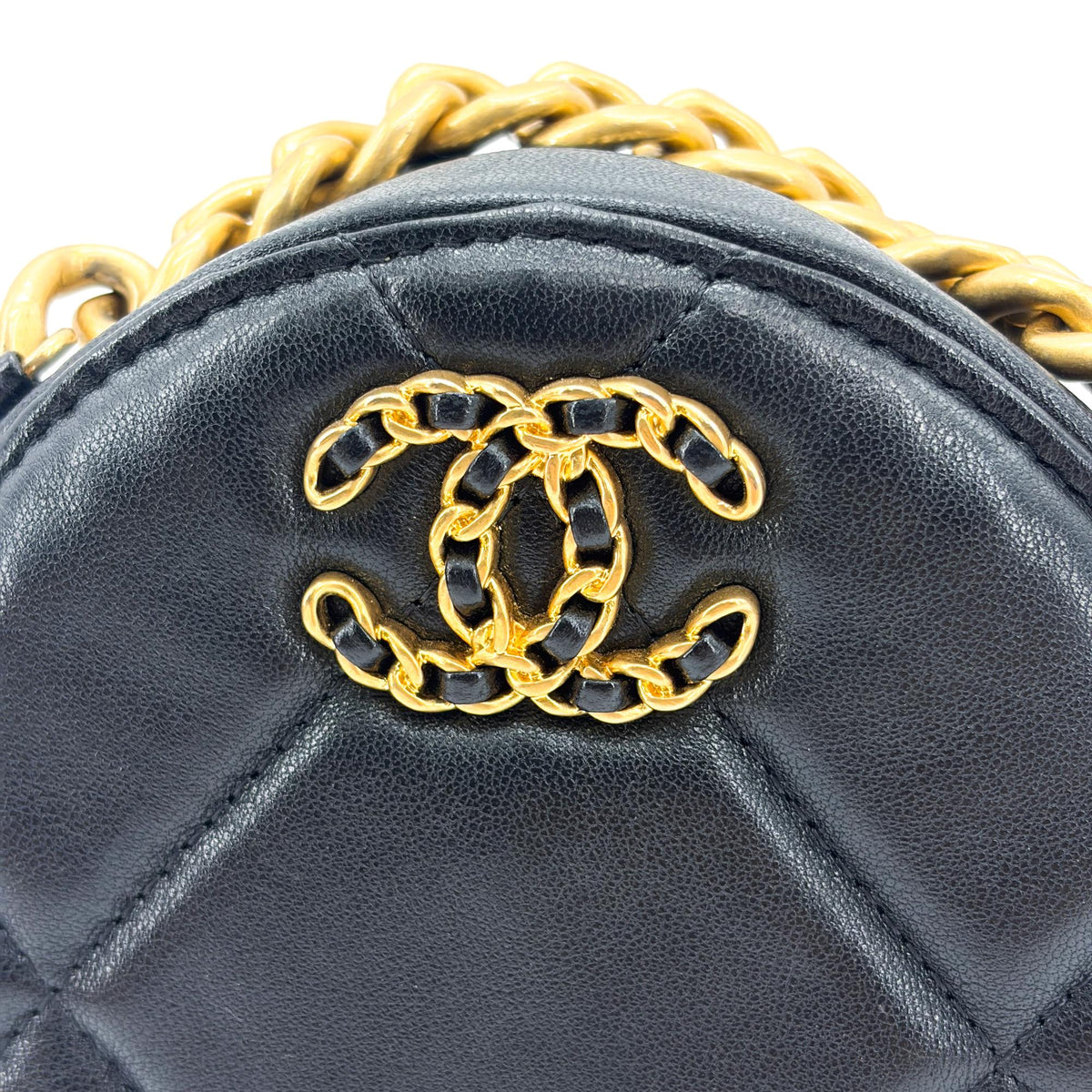 Chanel 19 Round Clutch With Chain Quilted Leather Black Leather Clutche & Pouche Bag (Pre-Owned)