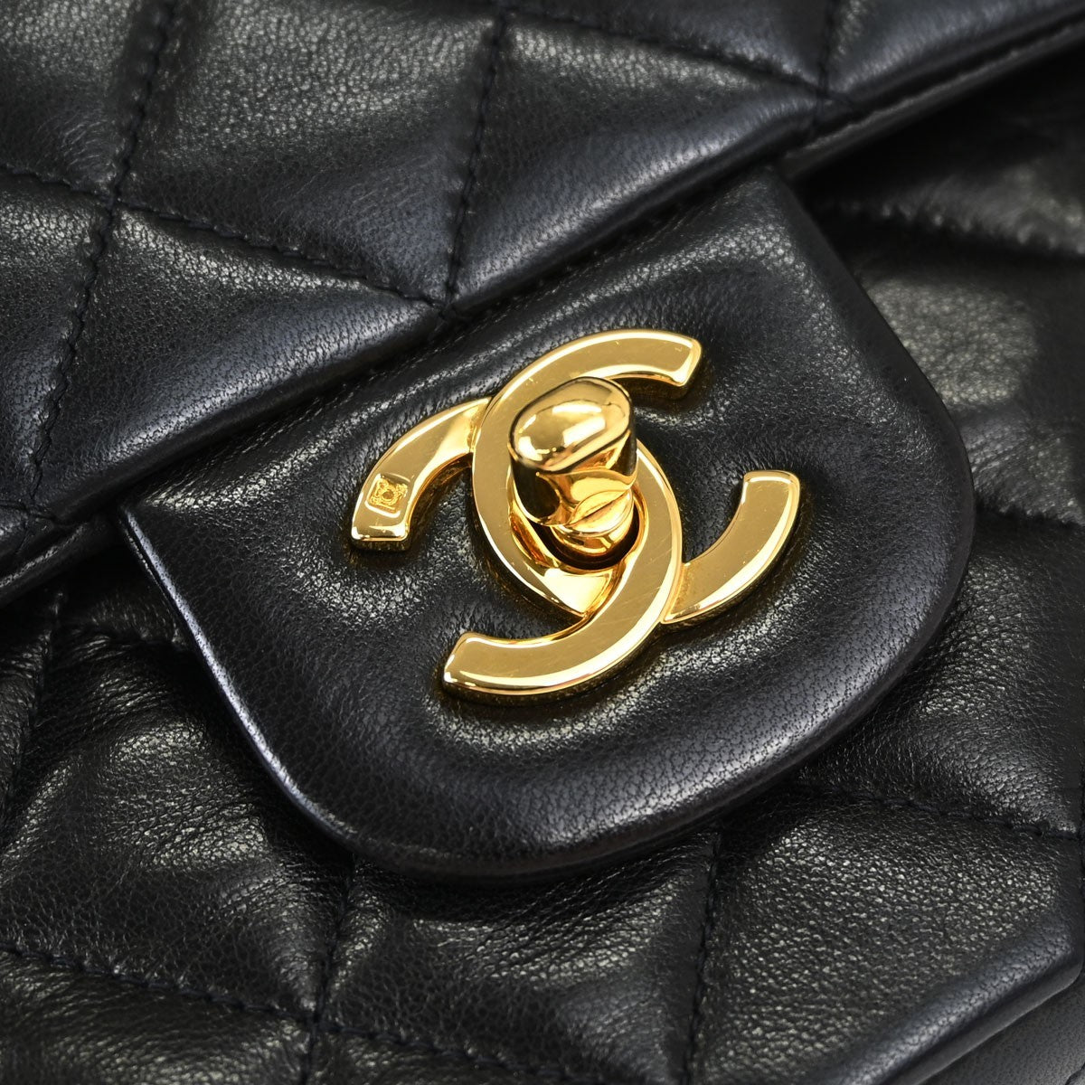 Chanel Vintage Classic Single Flap Quilted Lambskin Black Leather Shoulder Bag Bag (Pre-Owned)