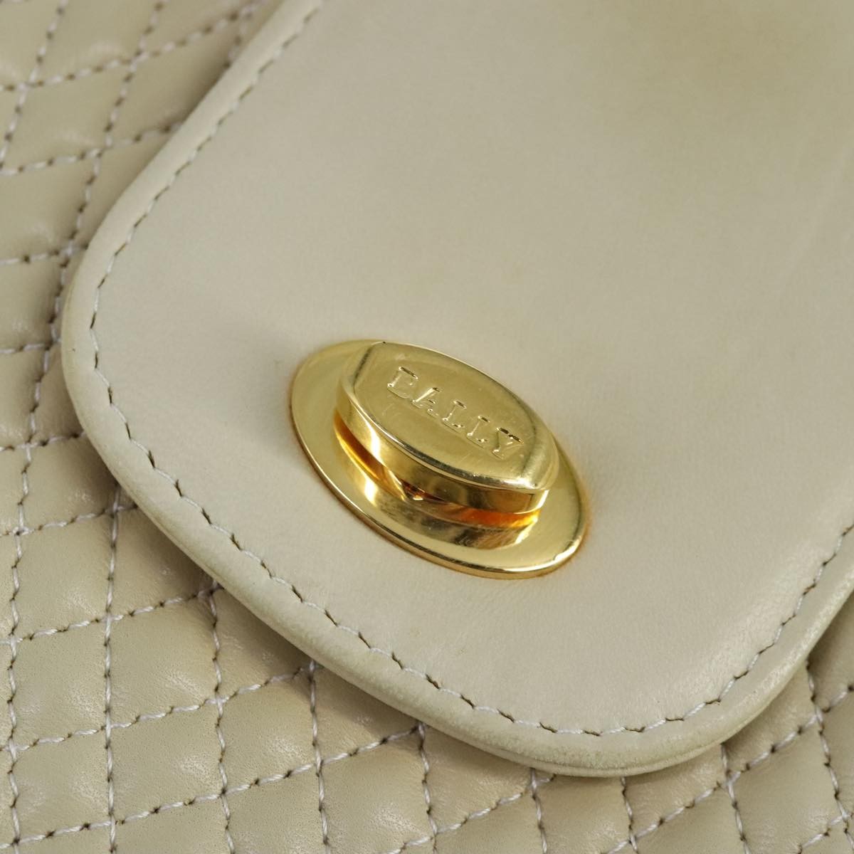 Bally Vintage Quilted Leather Beige Leather Shoulder Bag Bag (Pre-Owned)