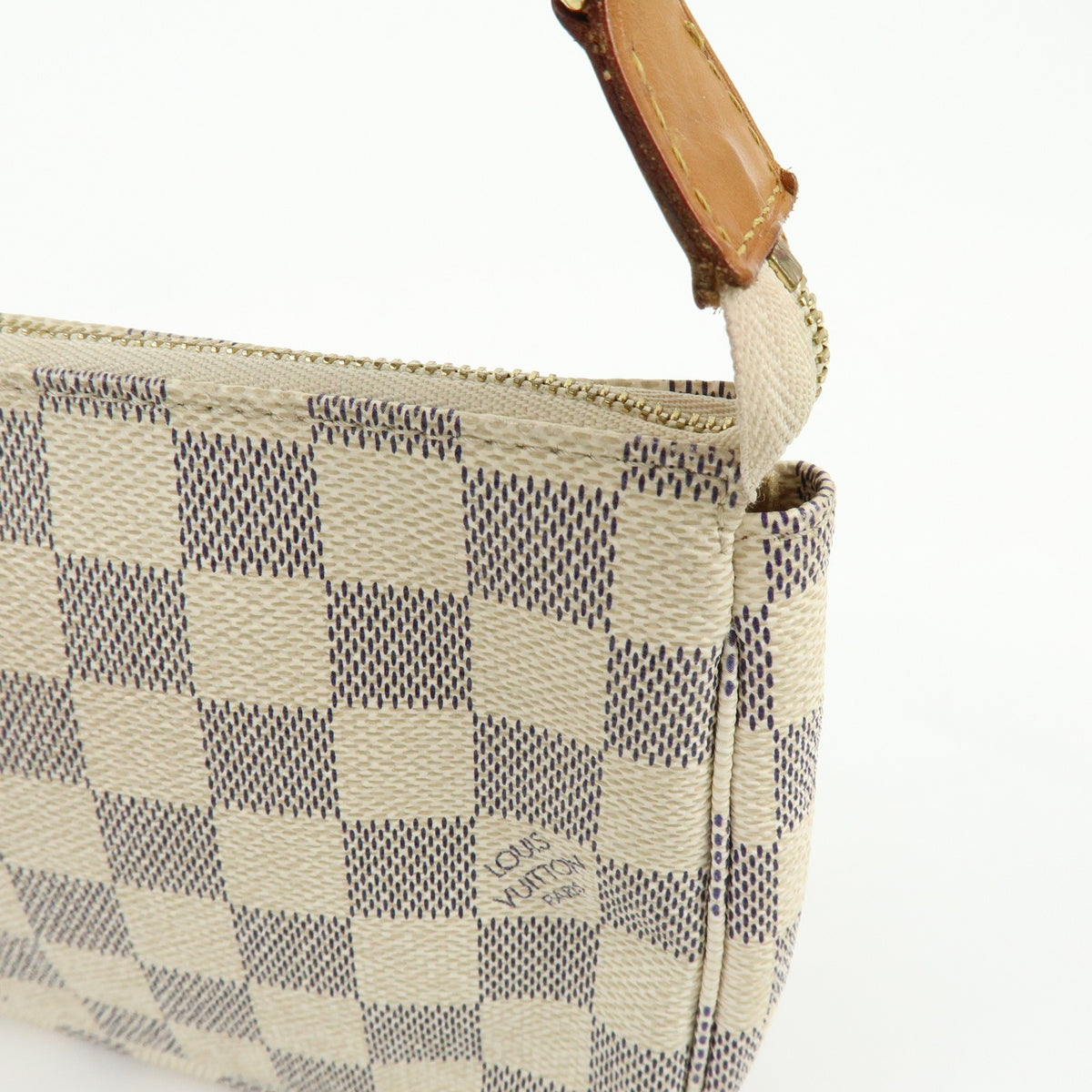 Louis Vuitton Pochette Accessoires Damier White Canvas Clutche & Pouche Bag (Pre-Owned)