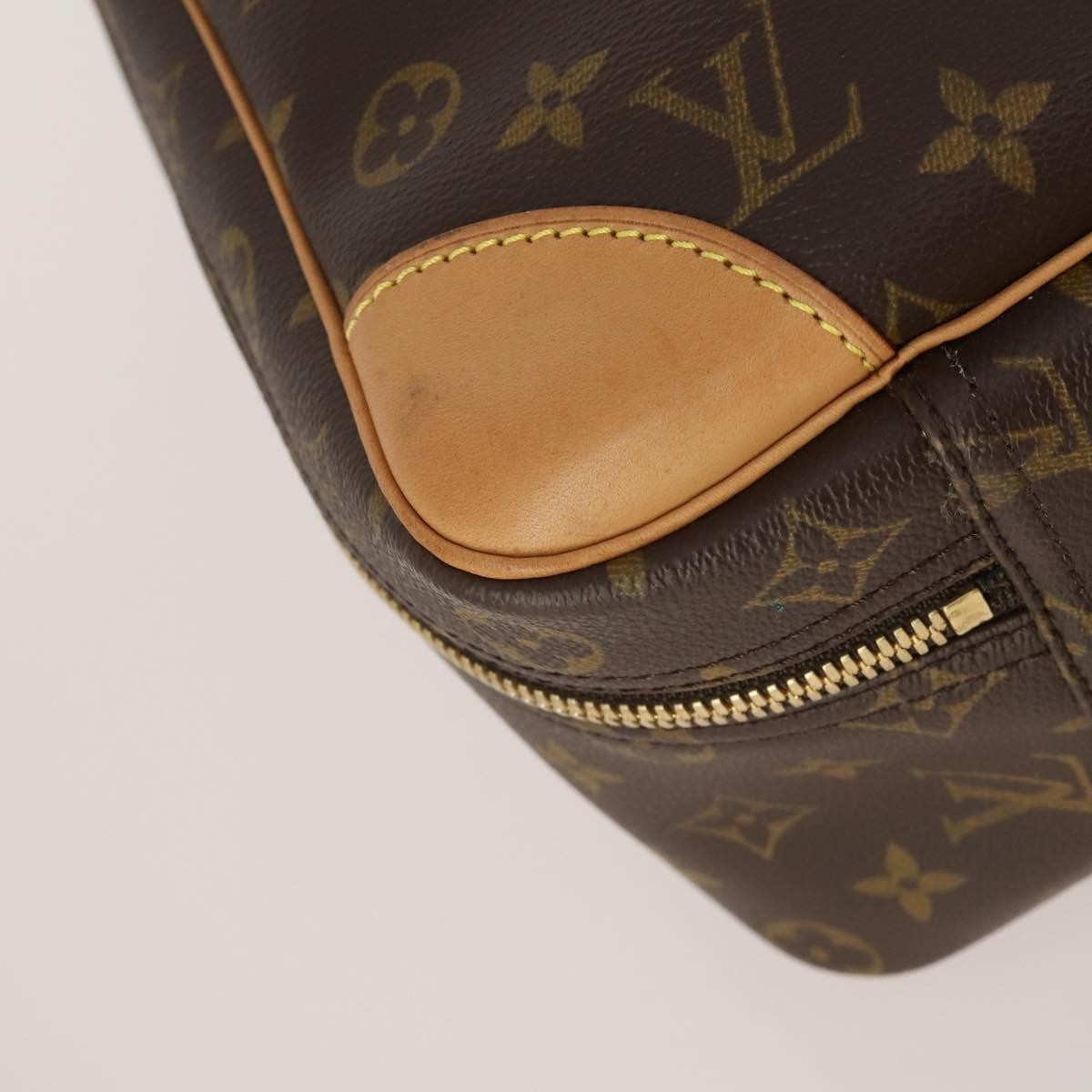 Louis Vuitton Sirius Monogram Brown Canvas Travel Bag Bag (Pre-Owned)