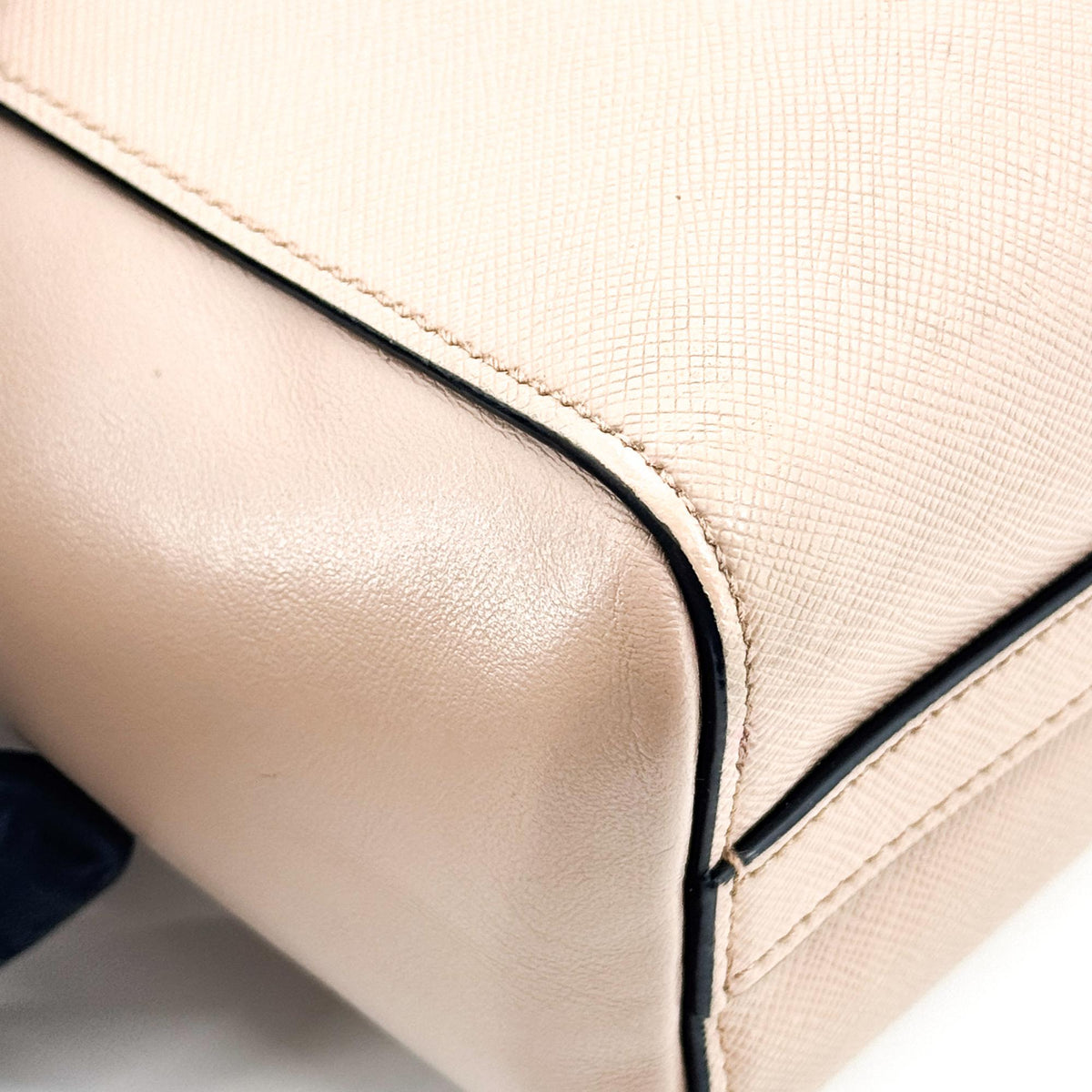 Prada Vintage Tote Leather Beige Leather Tote Bag Bag (Pre-Owned)