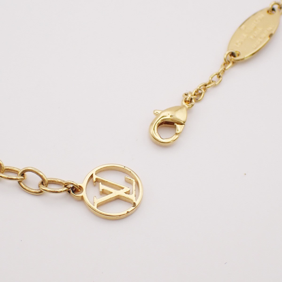 Louis Vuitton Essential V Metal Gold Gold_Plated Necklace Jewelry (Pre-Owned)