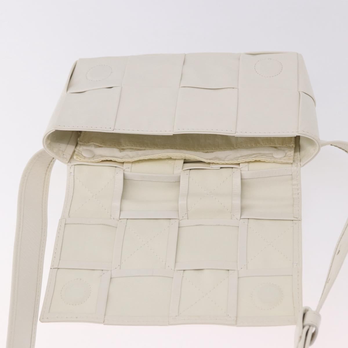 Bottega Veneta Cassette Belt Maxi Intrecciato Leather White Leather Clutche & Pouche Bag (Pre-Owned)