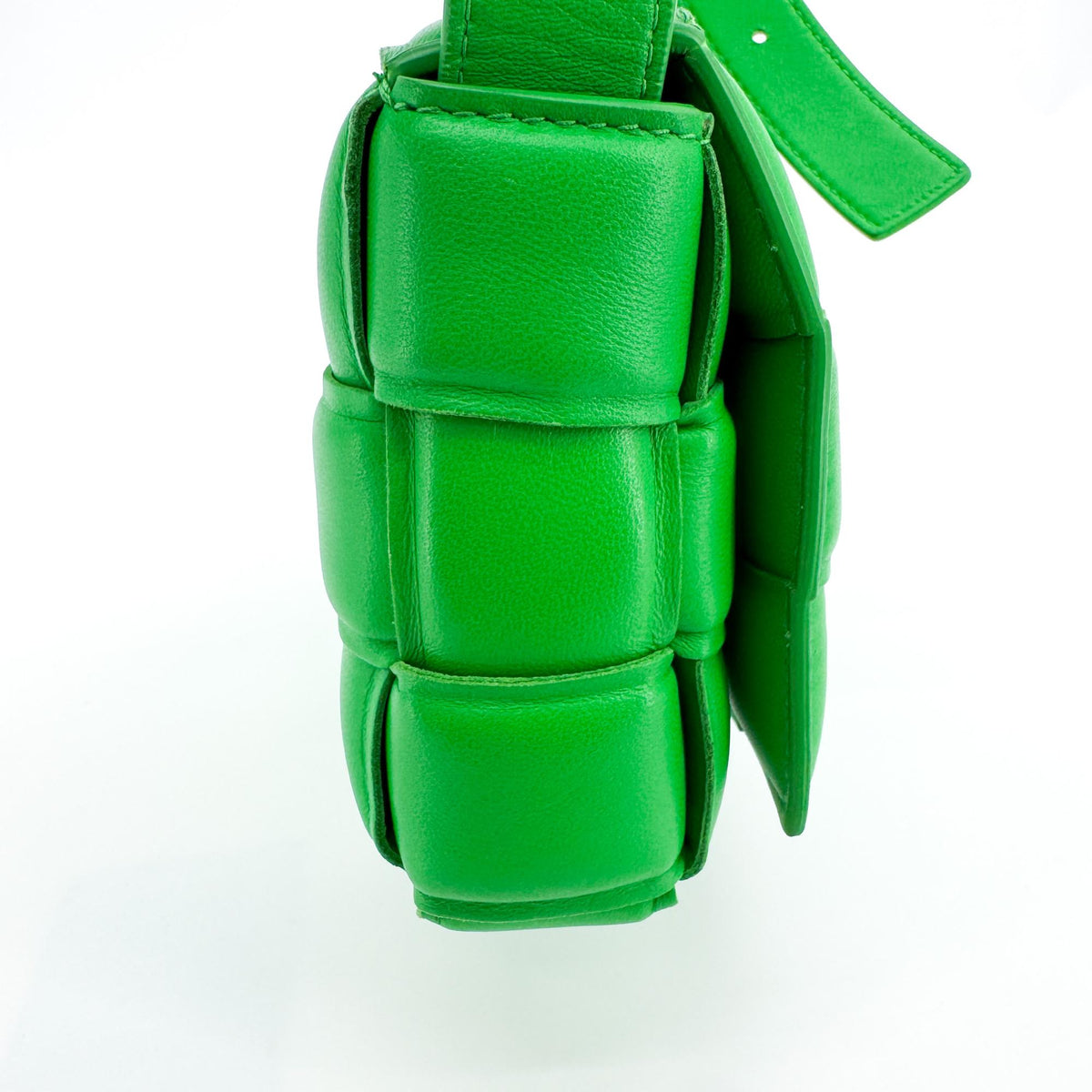 Bottega Veneta Cassette Padded Maxi Intrecciato Leather Green Leather Crossbody Bag Bag (Pre-Owned)