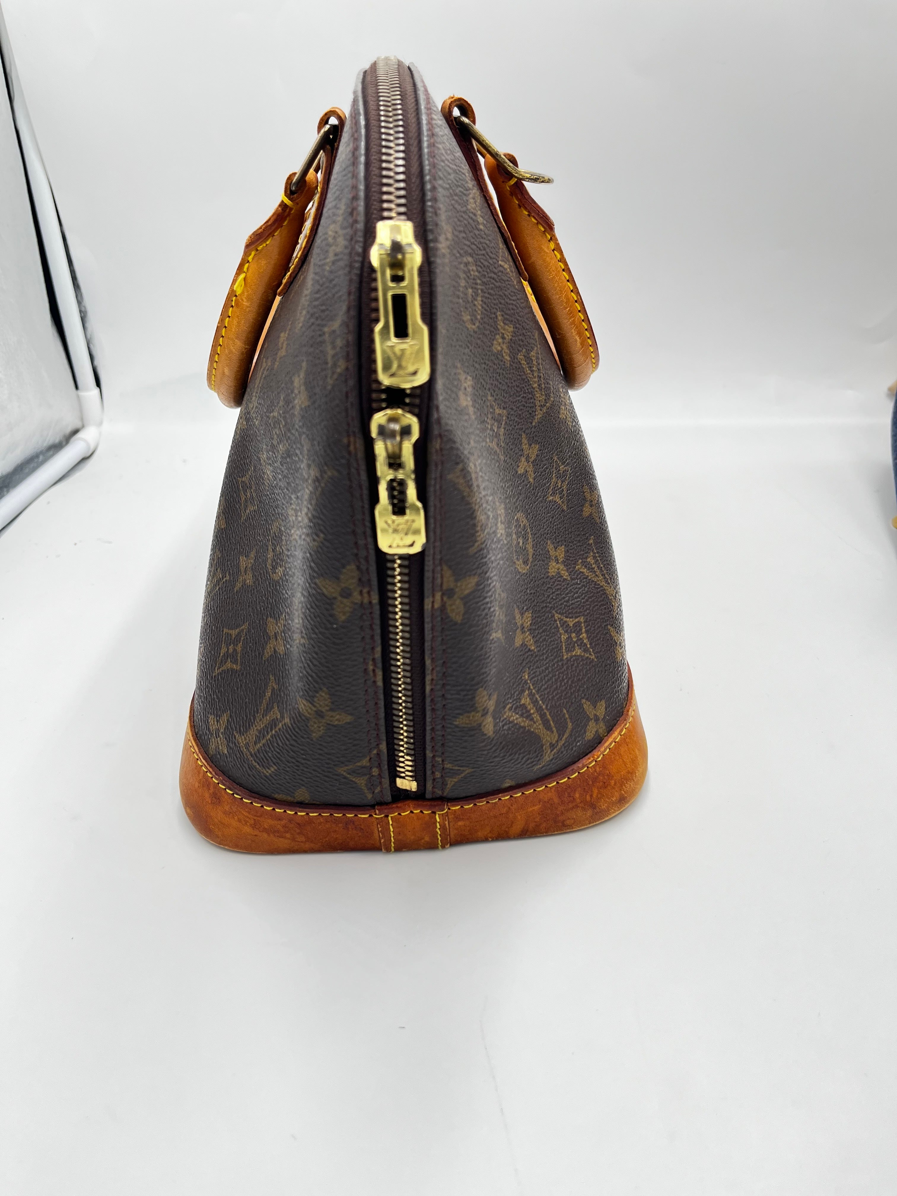 Louis Vuitton Alma Handbag Monogram Canvas Brown Canvas Handbag (Pre-Owned)