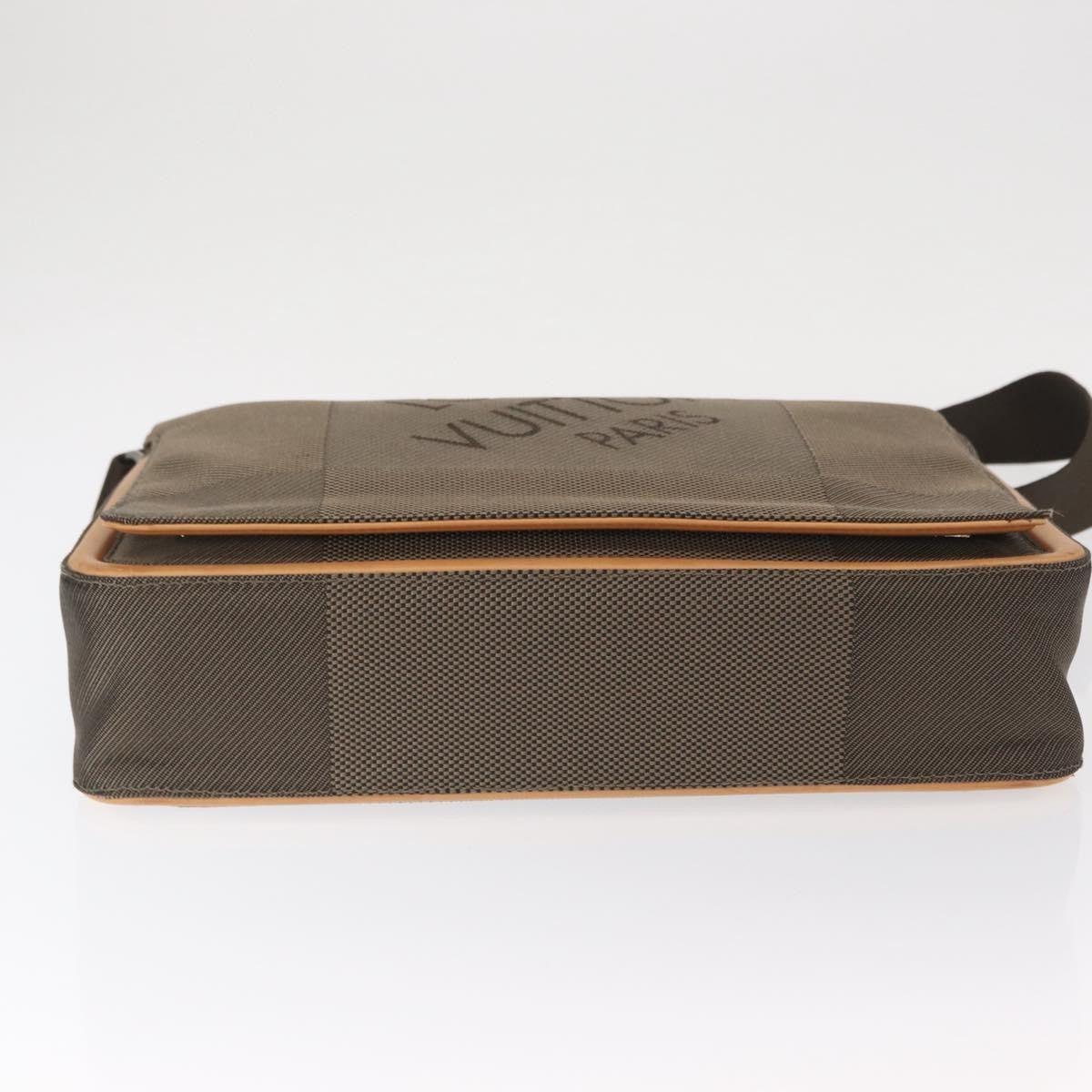 Louis Vuitton Terre Messenger Damier Geant Canvas Brown Canvas Shoulder Bag Bag (Pre-Owned)