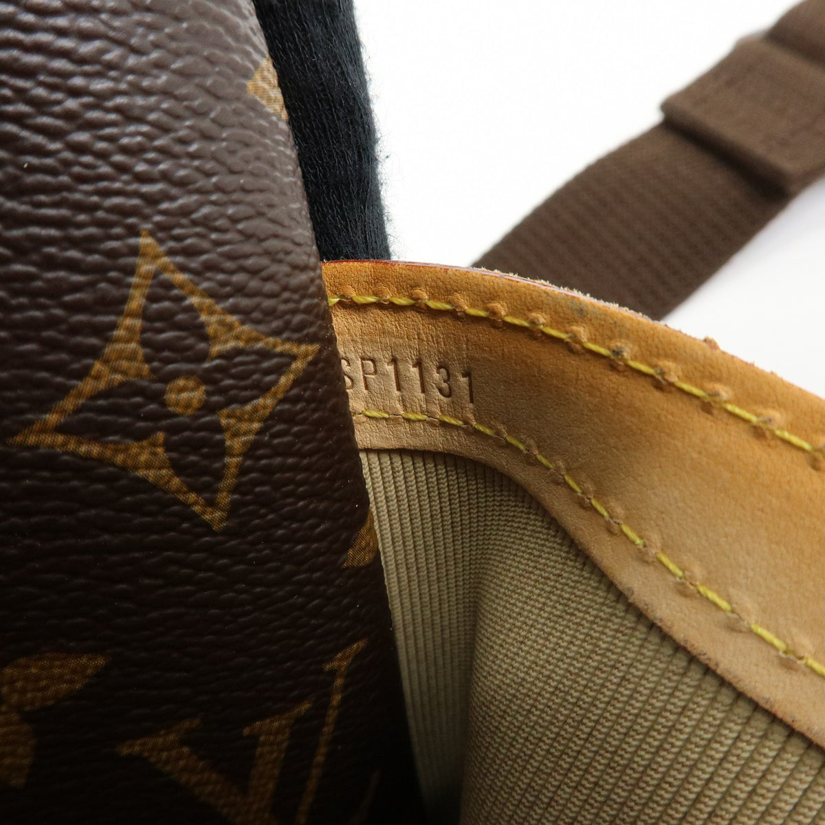 Louis Vuitton Reporter Monogram Canvas Brown Canvas Shoulder Bag Bag (Pre-Owned)
