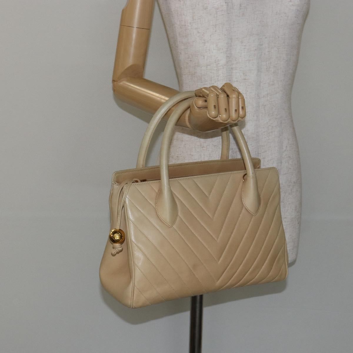 Chanel V Stitch Leather Beige Leather Handbag (Pre-Owned)
