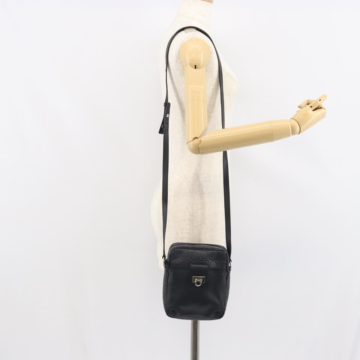 Salvatore Ferragamo Gancini Leather Black Leather Shoulder Bag Bag (Pre-Owned)