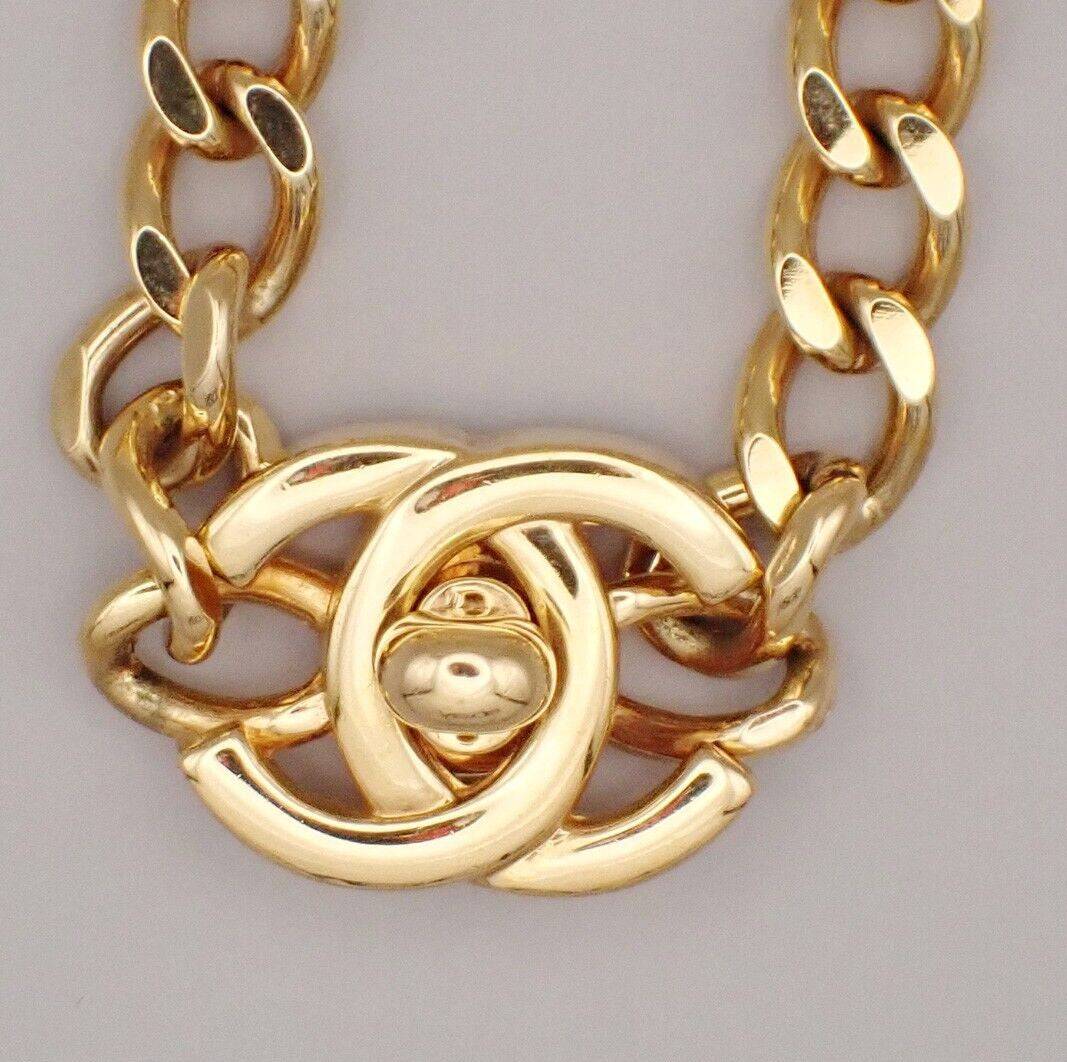 Chanel Vintage Turnlock Reissue Chain Metal Gold Gold_Plated Jewelry (Pre-Owned)