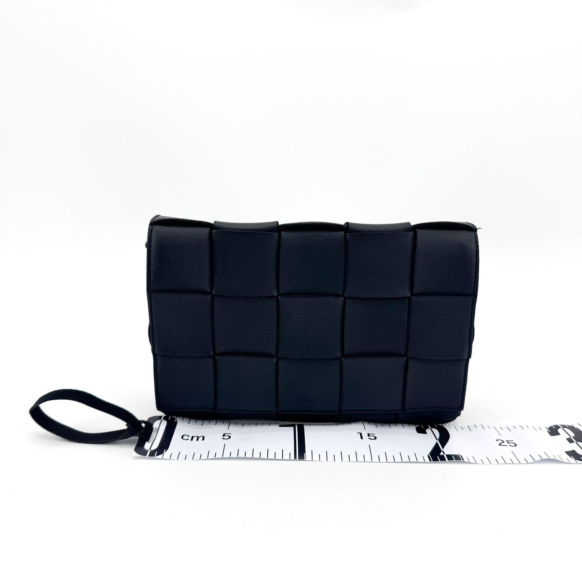 Bottega Veneta Cassette Maxi Intrecciato Leather Black Leather Crossbody Bag Bag (Pre-Owned)