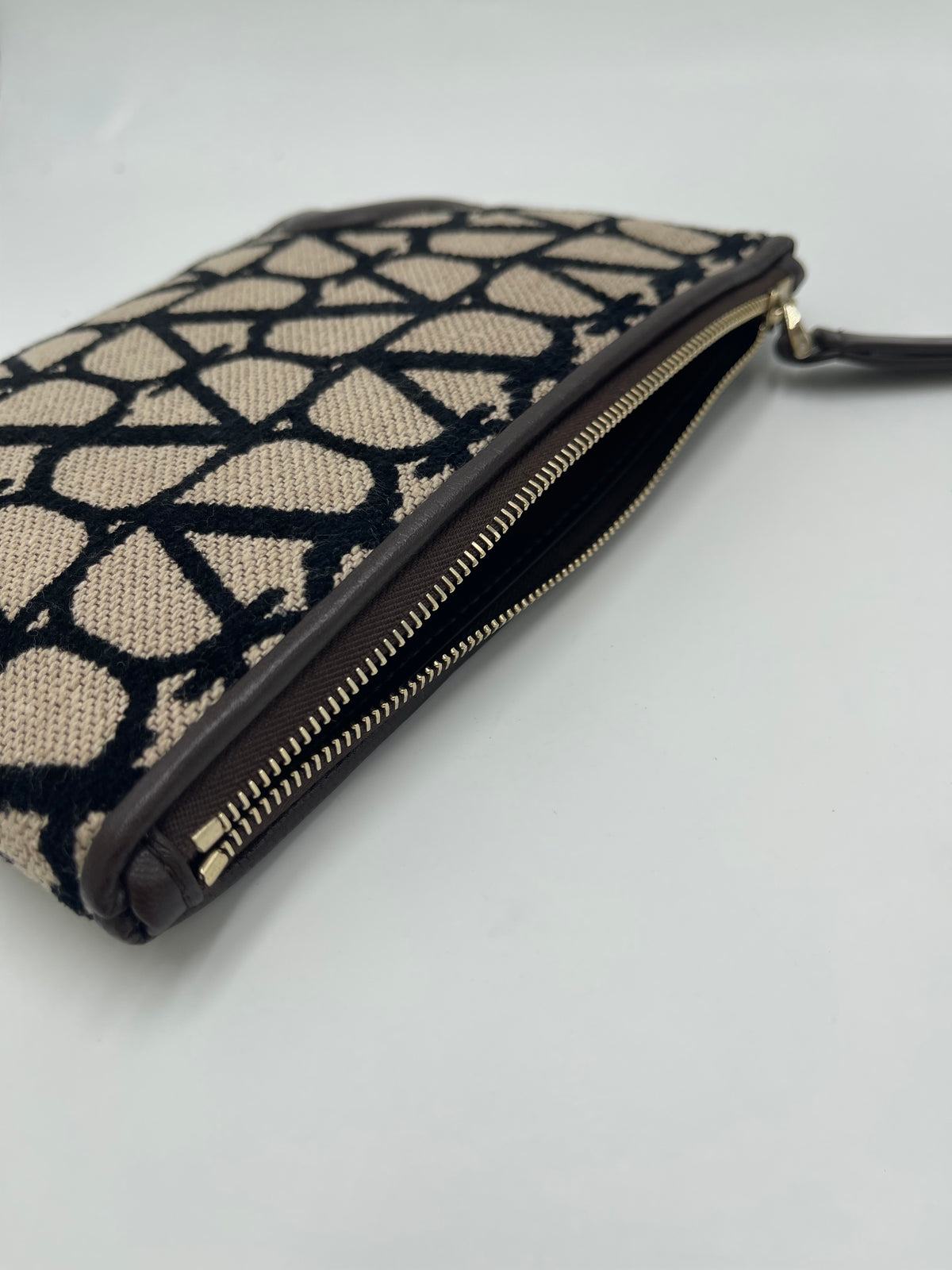 Valentino Garavani Valentino Pouche Vlogo Canvas Brown Canvas Clutche & Pouche Bag (Pre-Owned)