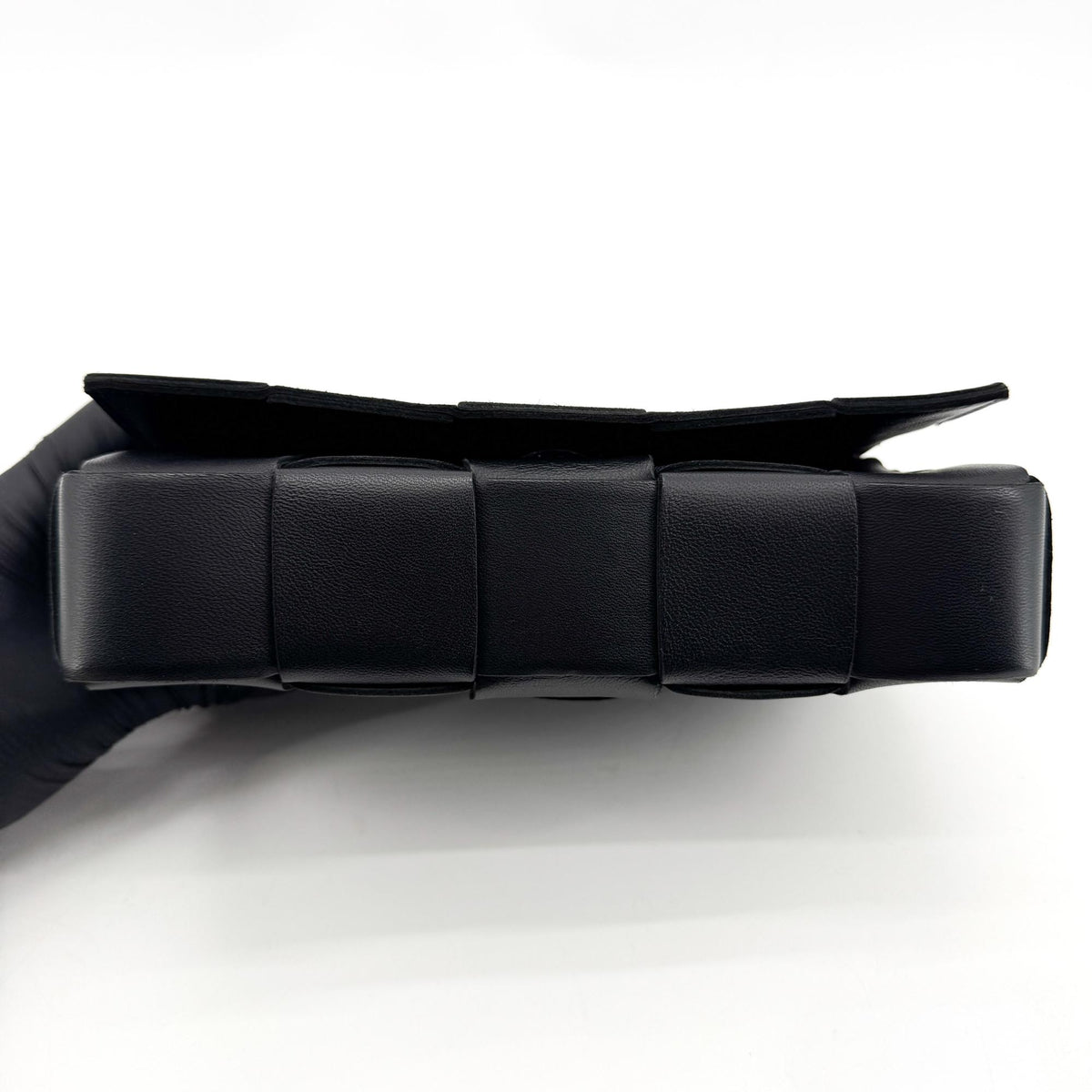 Bottega Veneta Cassette Maxi Intrecciato Leather Black Leather Crossbody Bag Bag (Pre-Owned)