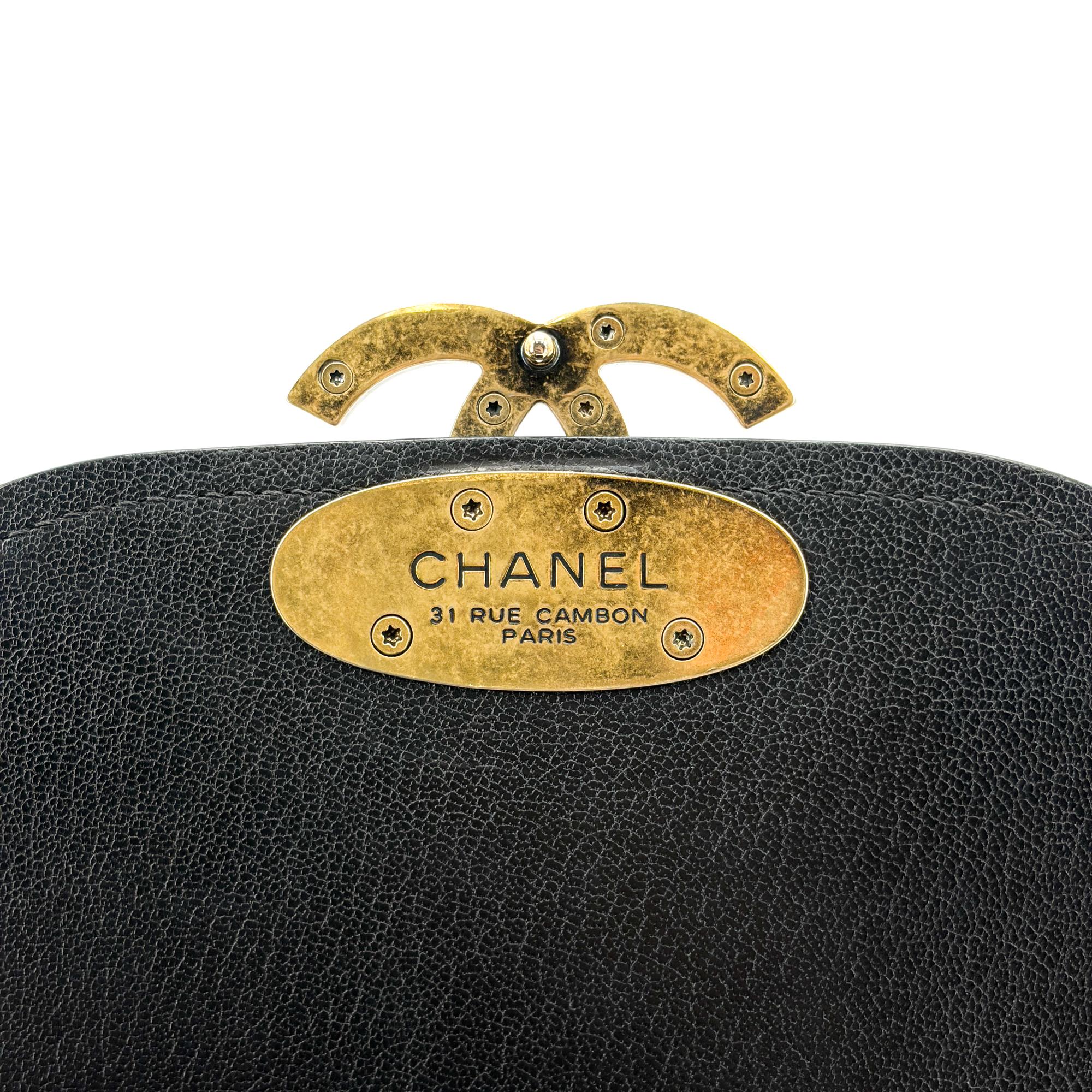 Chanel Coco Curve Flap Messenger Calfskin And Quilted Goatskin Black Leather Shoulder Bag Bag (Pre-Owned)