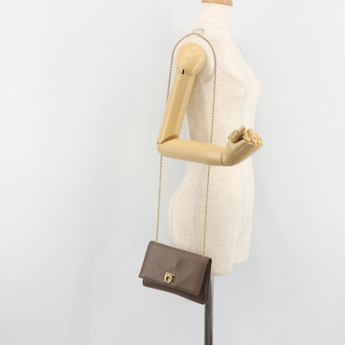 Salvatore Ferragamo Gancini Chain Leather Gray Leather Shoulder Bag Bag (Pre-Owned)