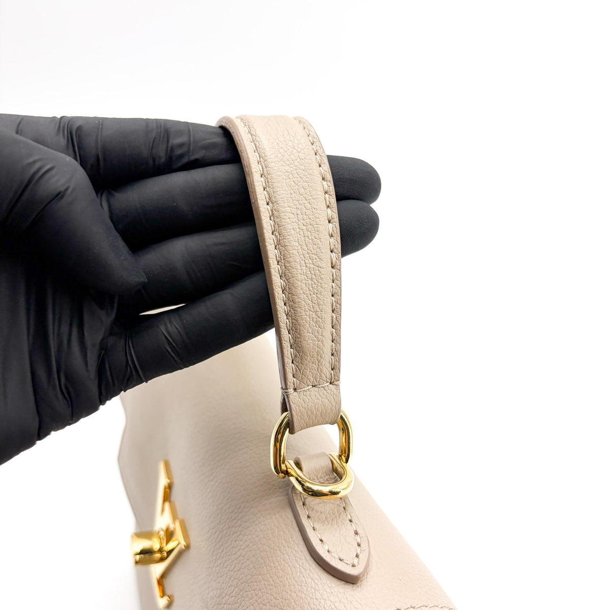 Louis Vuitton Lockme Ever Leather Beige Leather Handbag (Pre-Owned)