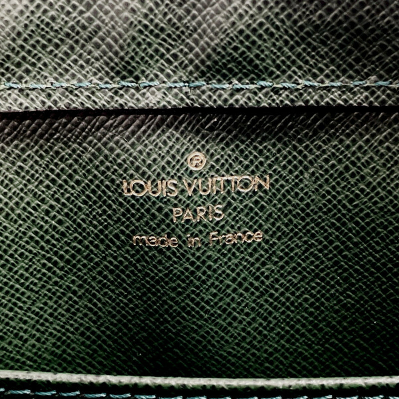 Louis Vuitton Baikal Green Leather Clutch Bag (Pre-Owned)