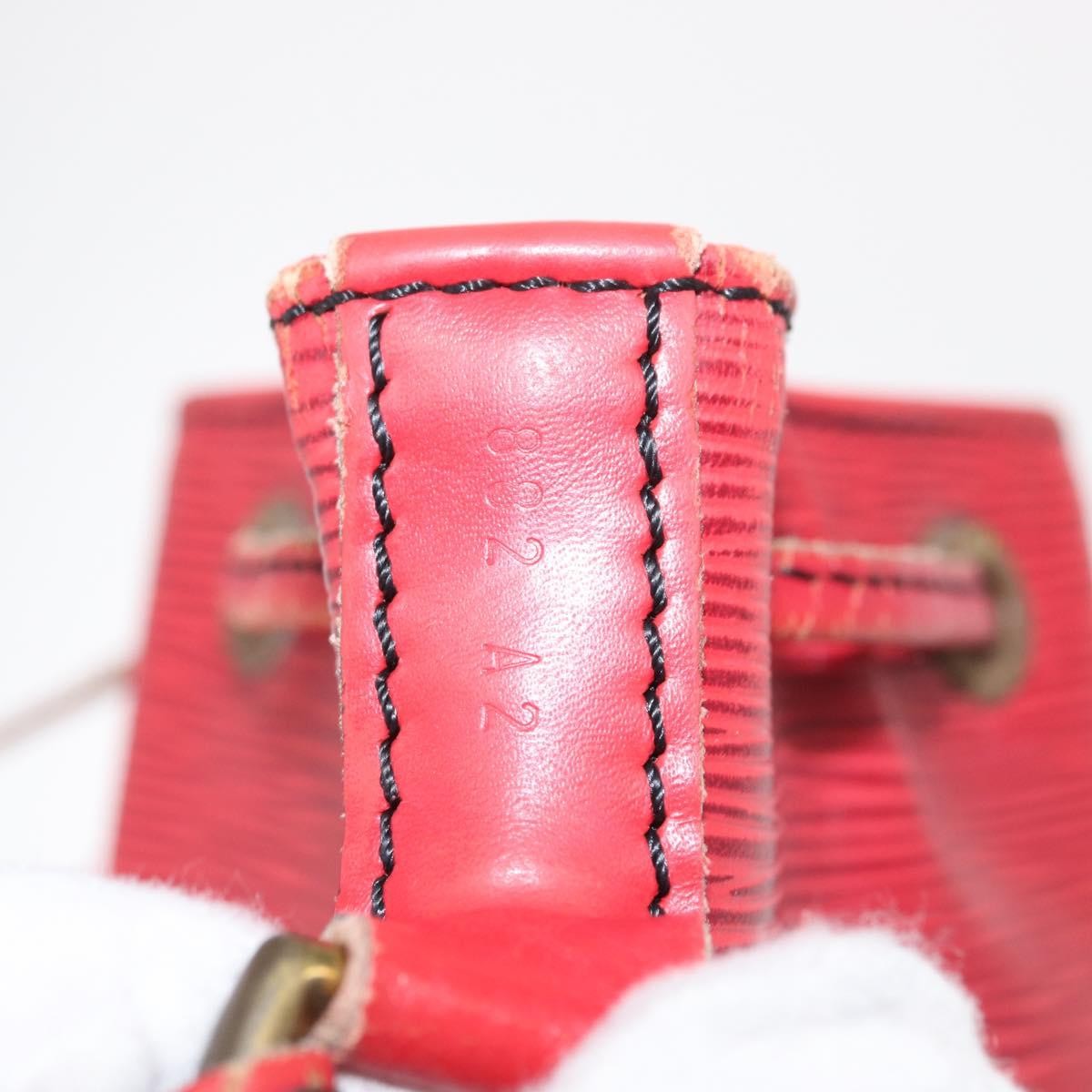 Louis Vuitton Noe Epi Leather Red Leather Shoulder Bag Bag (Pre-Owned)