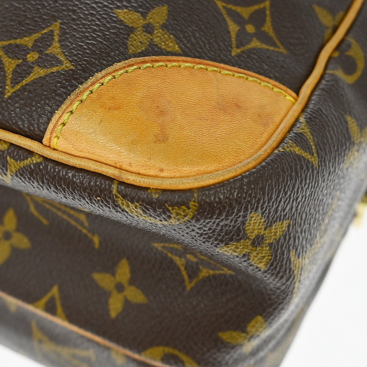 Louis Vuitton Nil Messenger Monogram Canvas Brown Canvas Shoulder Bag Bag (Pre-Owned)