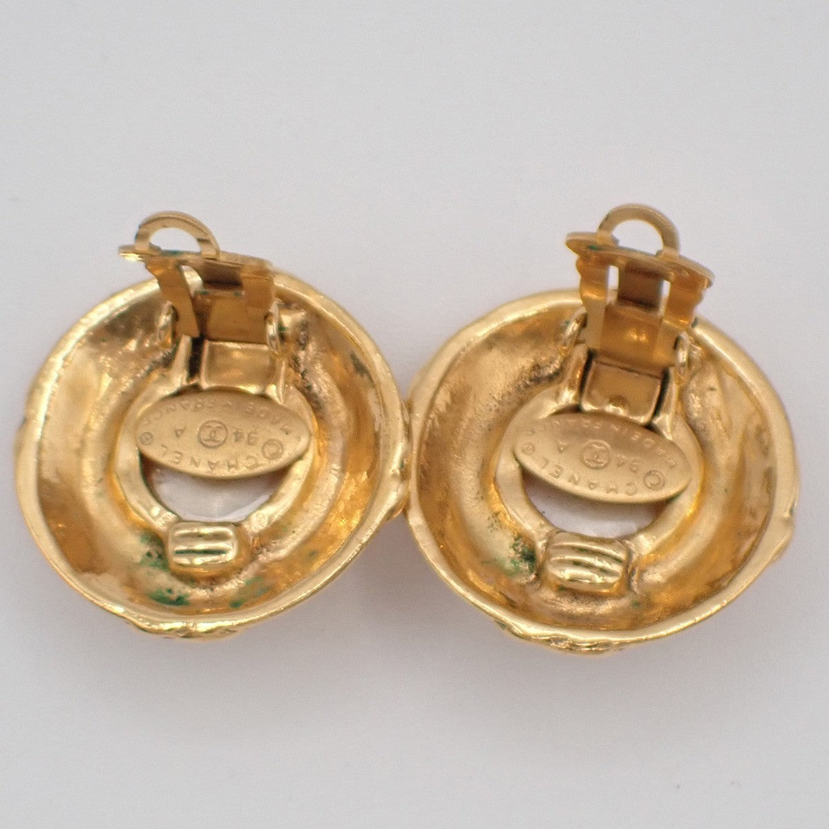 Chanel Vintage Round Clip-On Metal With Faux Pearl Gold Gold_Plated Earrings Jewelry (Pre-Owned)