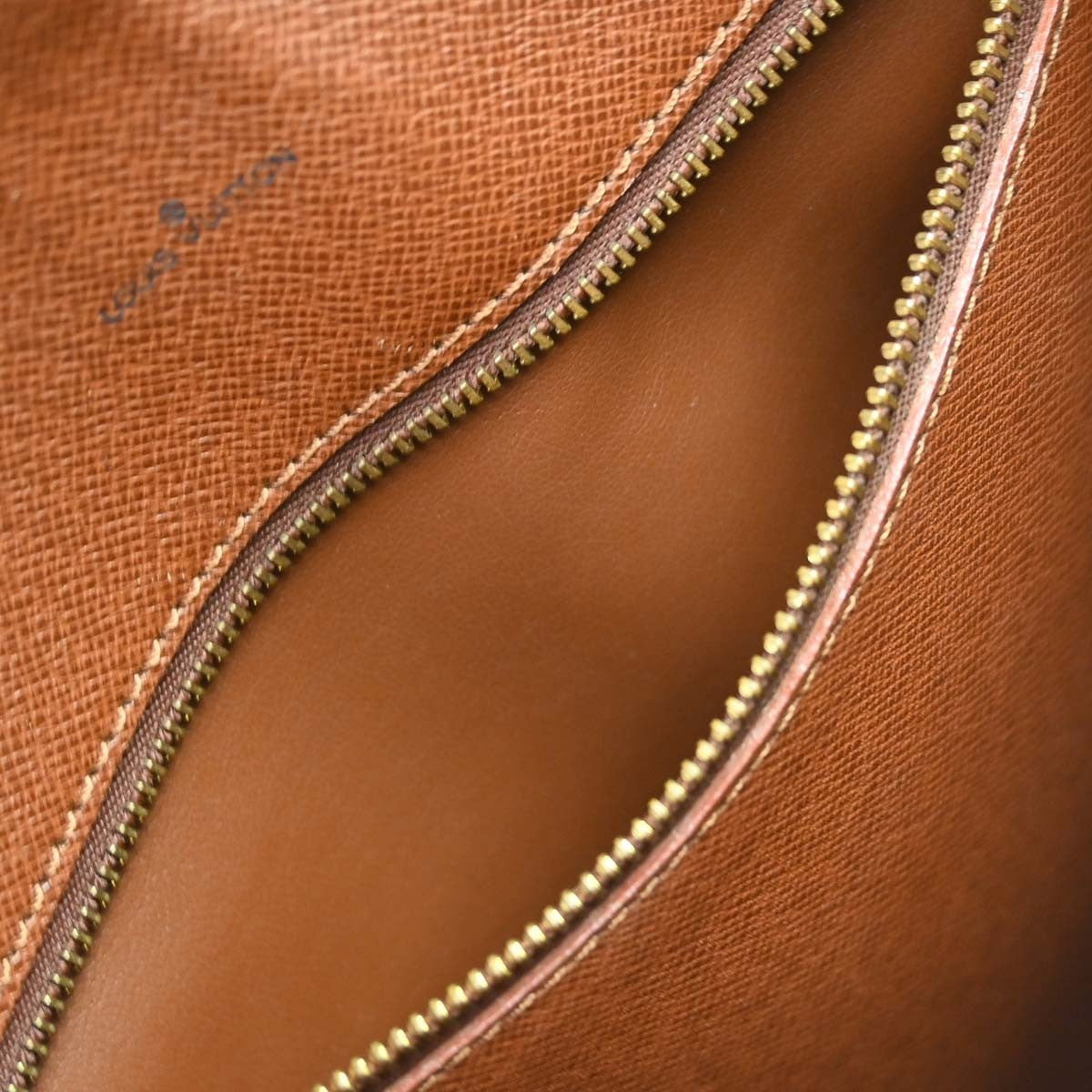 Louis Vuitton Saint Cloud Monogram Canvas Brown Canvas Handbag (Pre-Owned)