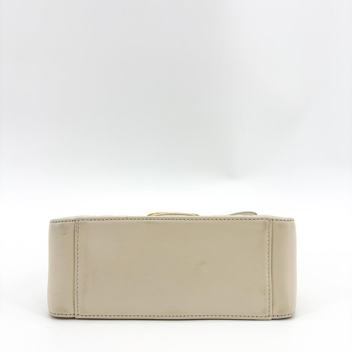 Gucci Gg Marmont Top Handle Flap Matelasse Leather White Leather Handbag (Pre-Owned)