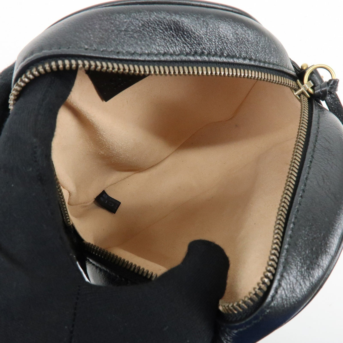 Gucci Gg Marmont Round Matelasse Leather Black Leather Shoulder Bag Bag (Pre-Owned)