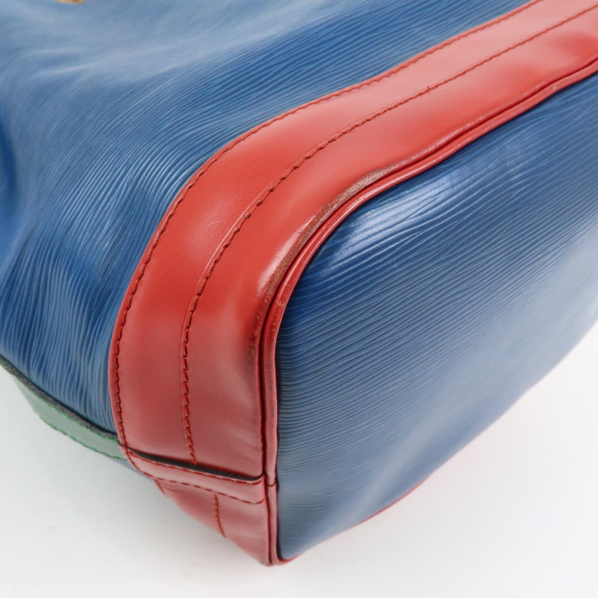 Louis Vuitton Tricolor Noe Epi Leather Blue Leather Handbag (Pre-Owned)