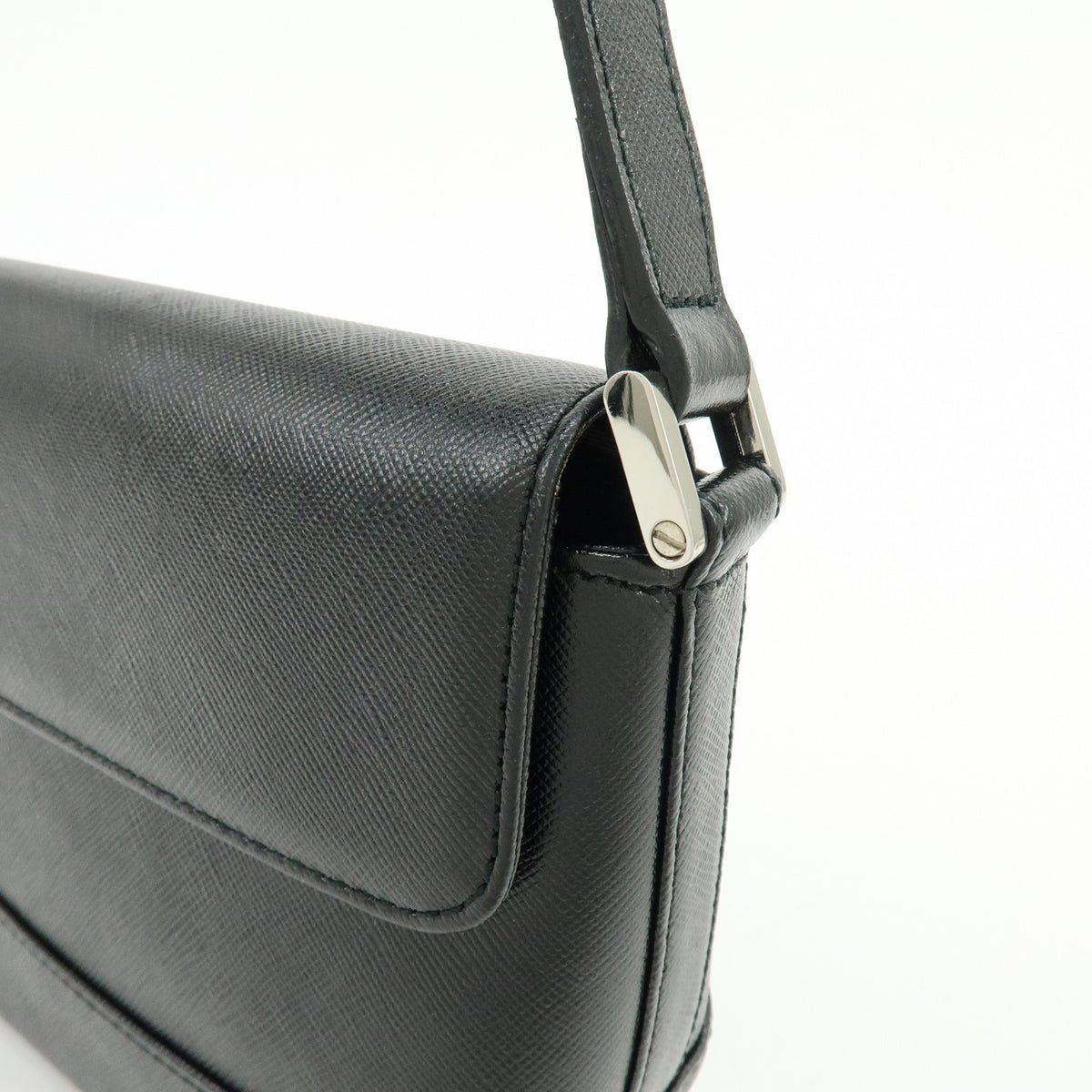 Burberry Shoulder Bag Leather Black Leather Shoulder Bag Bag (Pre-Owned)