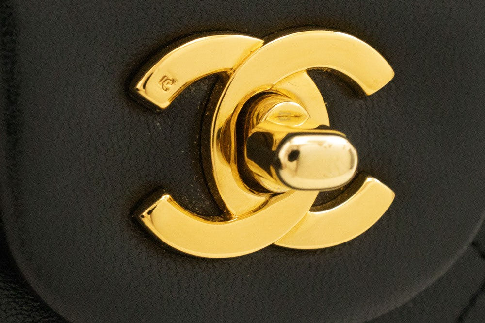 Chanel Classic Flap Lambskin Black Leather Crossbody Bag Bag (Pre-Owned)