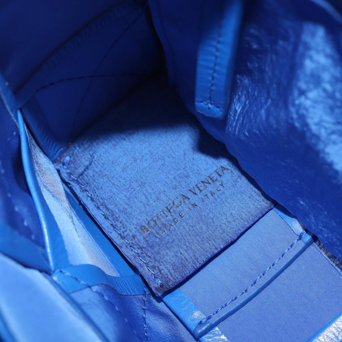 Bottega Veneta Cassette Maxi Intrecciato Leather Blue Leather Crossbody Bag Bag (Pre-Owned)