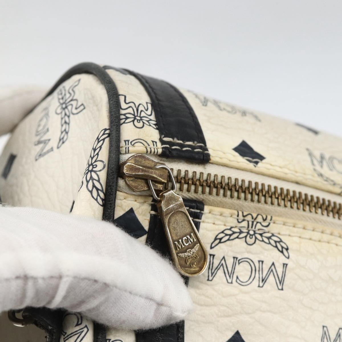 MCM Visetos Leather White Leather Shoulder Bag Bag (Pre-Owned)