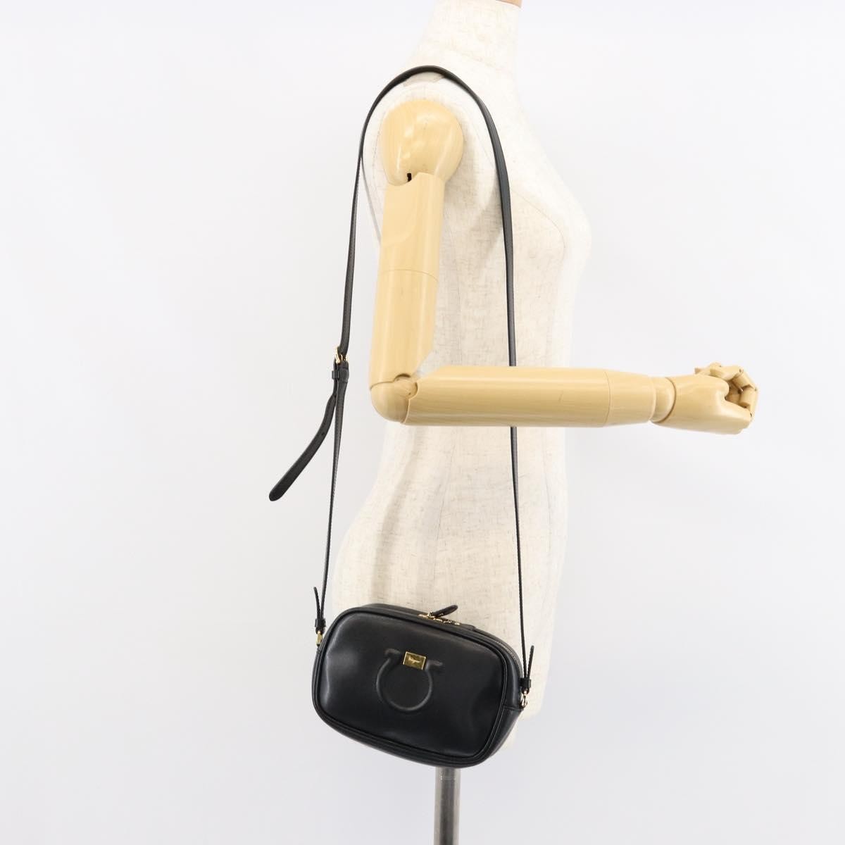 Salvatore Ferragamo City Camera Leather Black Leather Shoulder Bag Bag (Pre-Owned)