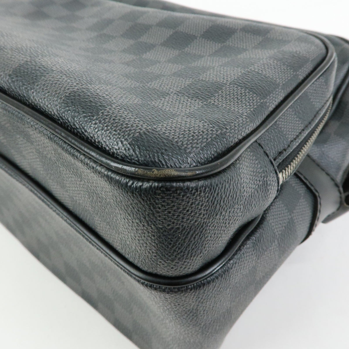 Louis Vuitton Leoh Damier Black Canvas Crossbody Bag Bag (Pre-Owned)