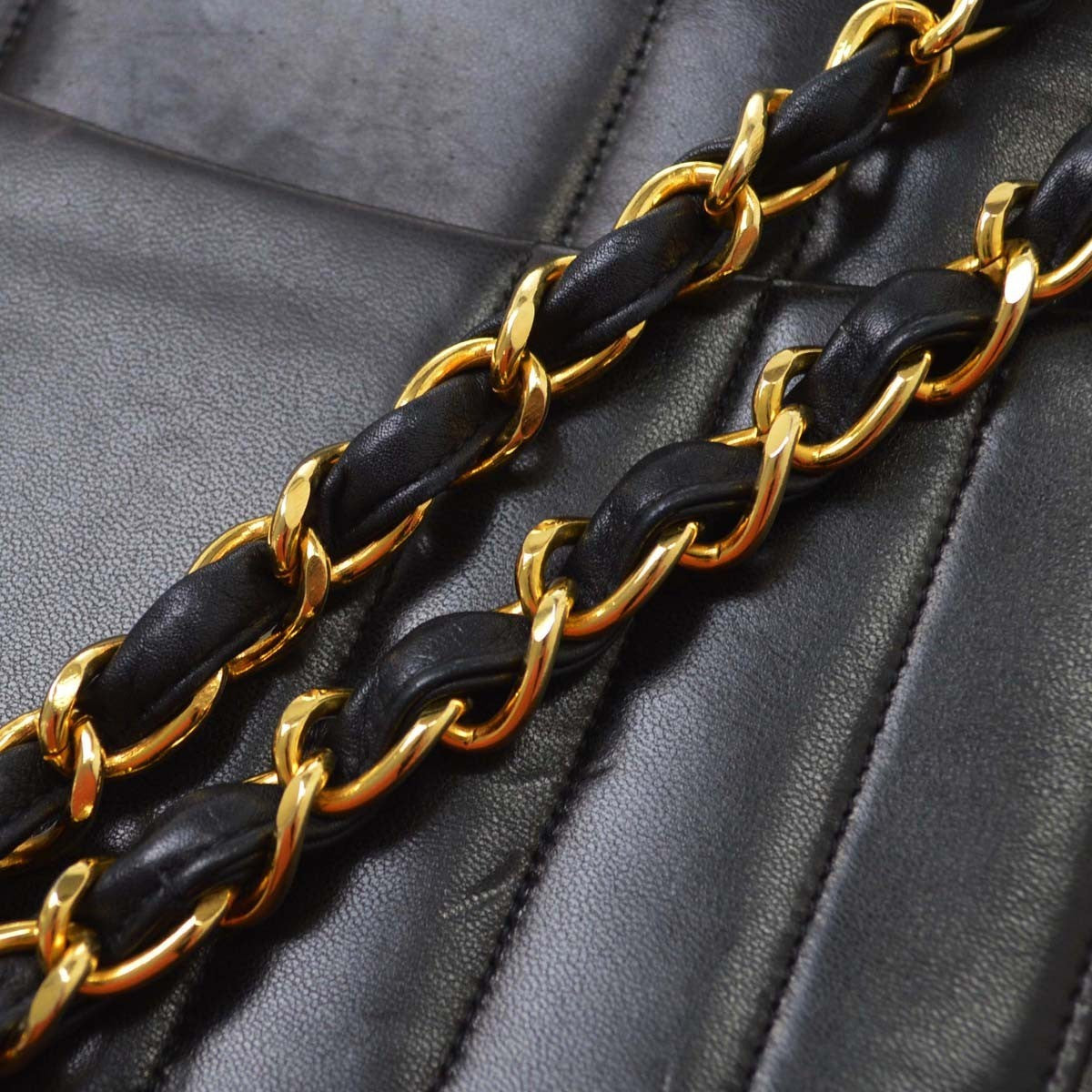 Chanel Vintage Mademoiselle Flap Lambskin Black Leather Handbag (Pre-Owned)