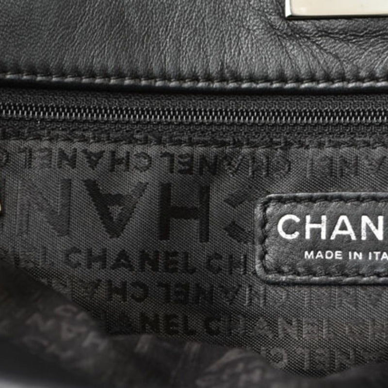 Chanel Black Patent Leather Tote Bag (Pre-Owned)
