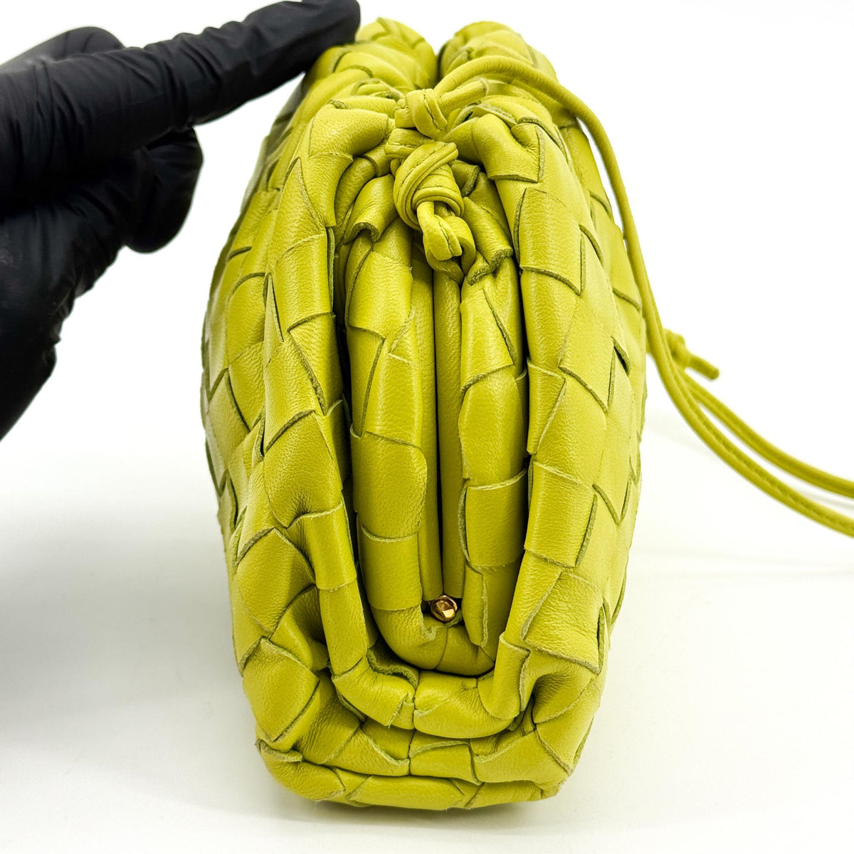 Bottega Veneta The Pouch Intrecciato Nappa Green Leather Clutche & Pouche Bag (Pre-Owned)