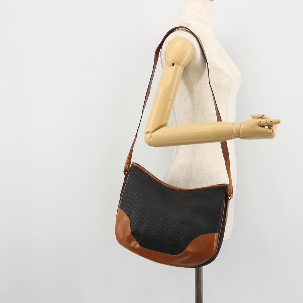 Salvatore Ferragamo Shoulder Leather Black Leather Shoulder Bag Bag (Pre-Owned)