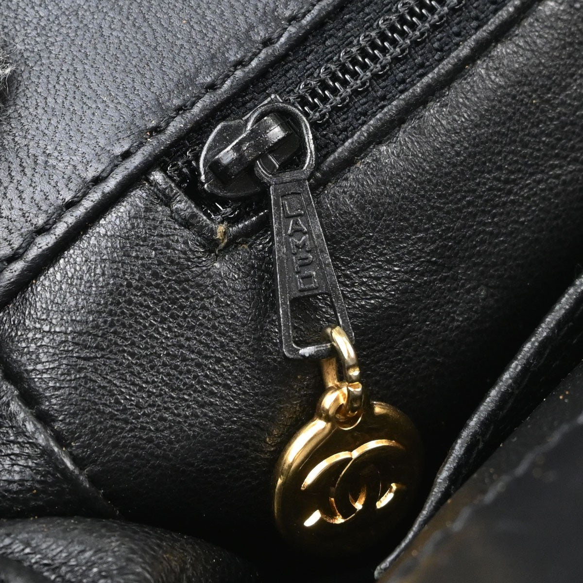 Chanel Vintage Stich Leather Black Leather Shoulder Bag Bag (Pre-Owned)