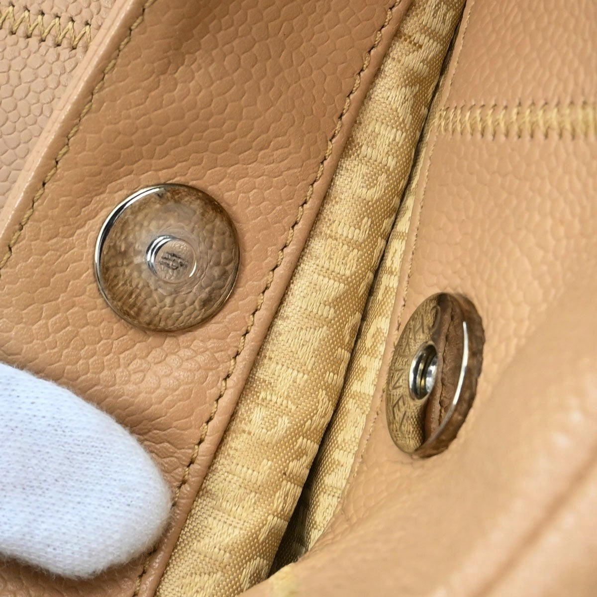 Chanel Square Stitch Shoulder Bag Quilted Caviar Beige Leather Shoulder Bag Bag (Pre-Owned)