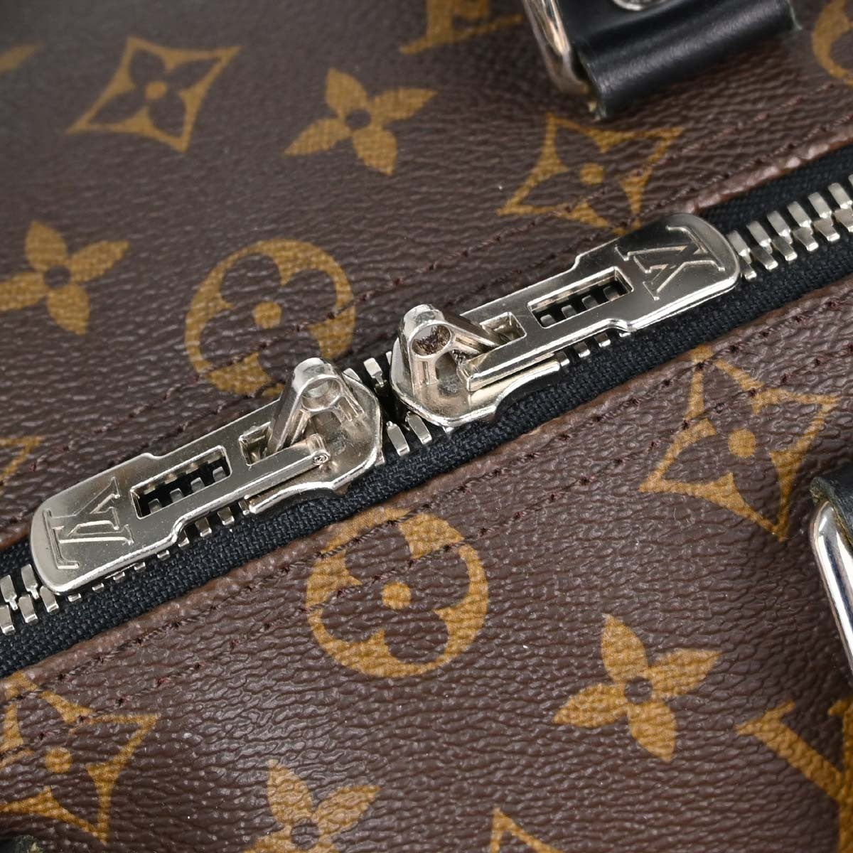 Louis Vuitton Keepall Bandoulière Monogram Brown Canvas Travel Bag Bag (Pre-Owned)