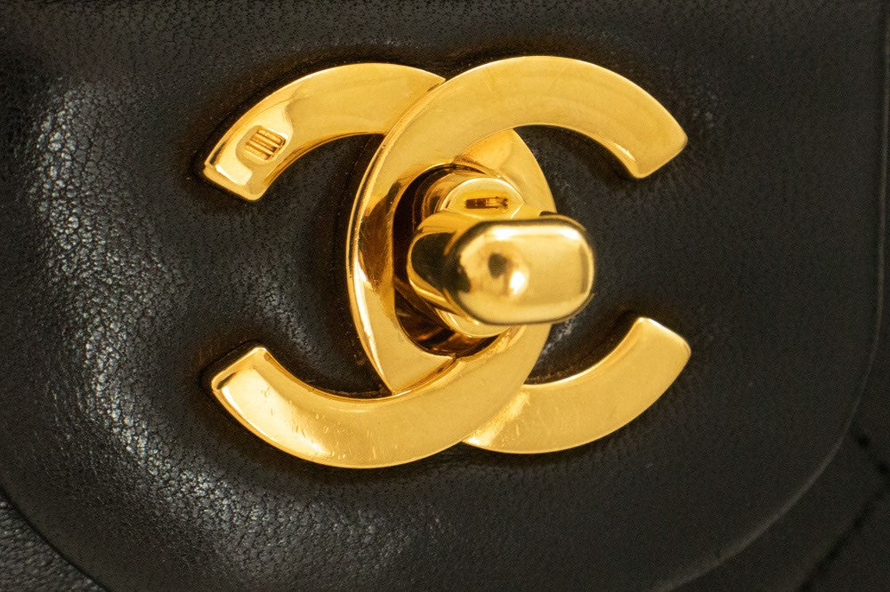 Chanel Classic Flap Lambskin Black Leather Crossbody Bag Bag (Pre-Owned)