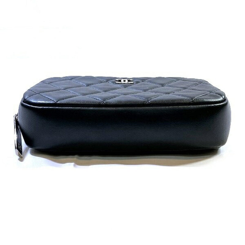 Chanel Matelassé Black Leather Clutch Bag (Pre-Owned)